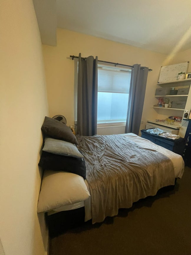 Spare room urgent! Main Photo