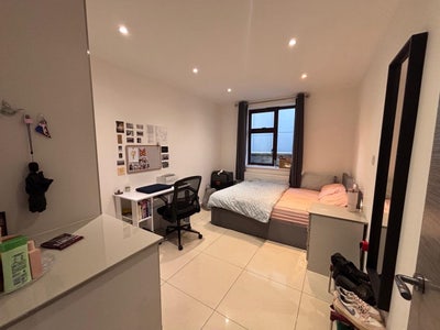 Spacious furnished double room in Shoreditch  Main Photo