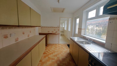 5 bed house available as individual flats. Main Photo