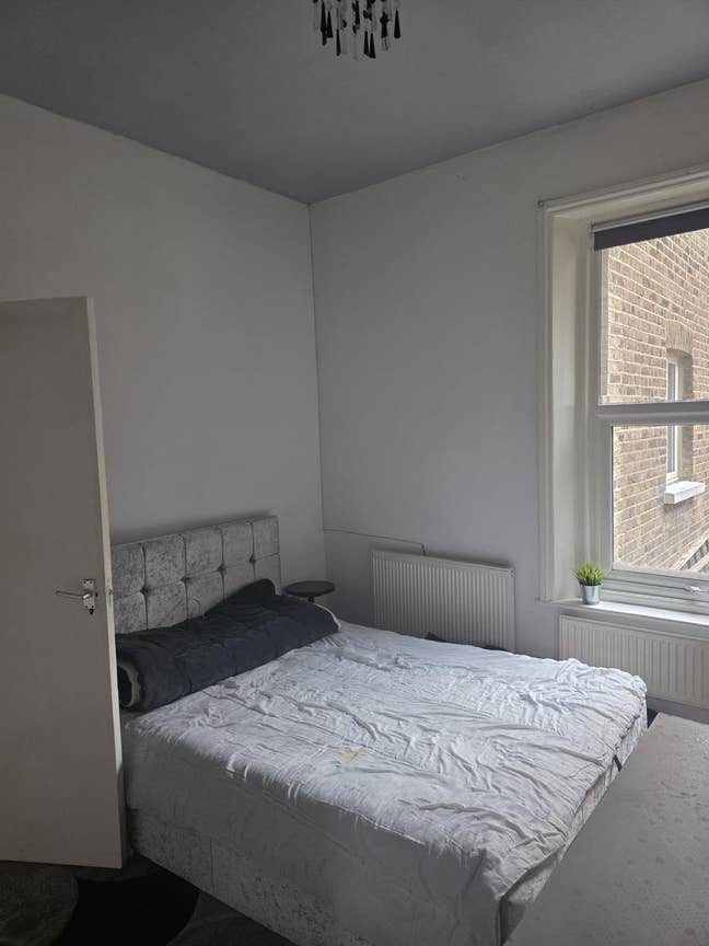 Double room to rent - Grove Park Main Photo