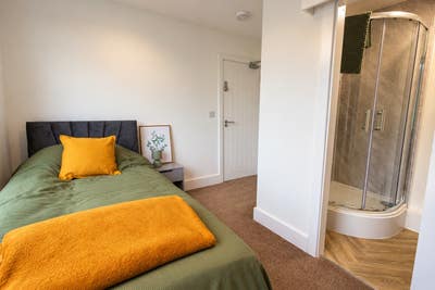 🏡 Beautifully Furnished 4-Bedroom Hmo 🏡 Main Photo
