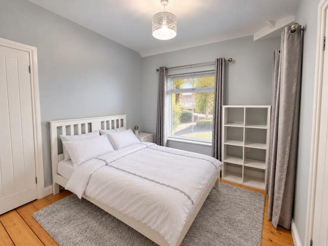 Double Rooms in Quiet Walkden Home Main Photo