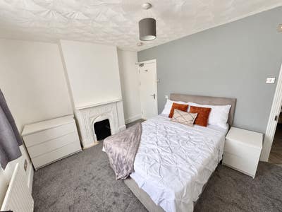 Double En-suite | Bills Included | &pound;300 Deposit Main Photo