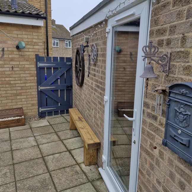 Self contained annex own entrance close to hospita Main Photo