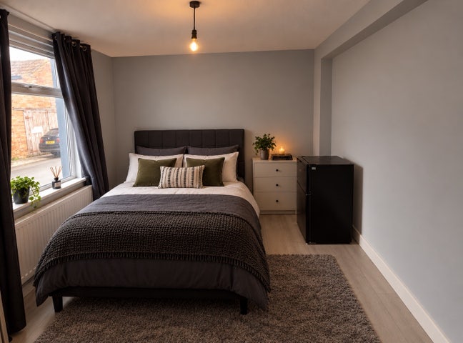 Modern bedroom at prime location in Bridgwater  Main Photo