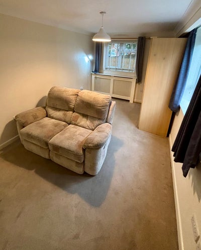 Room in Semi Rural Setting Main Photo
