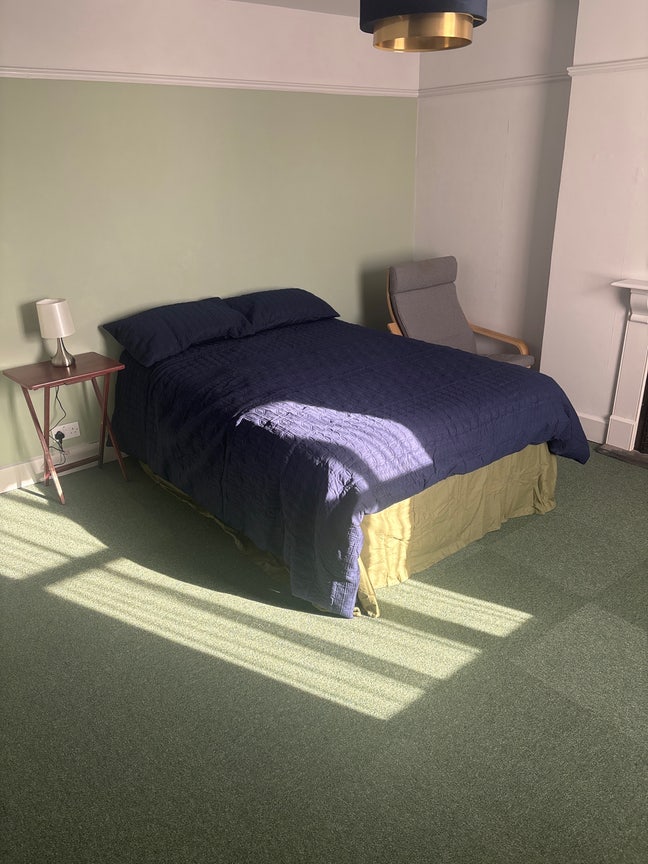 Spacious double room with en-suite  Main Photo