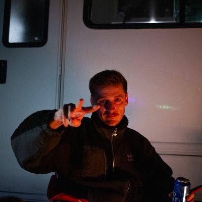 I am a professional male aged 27. I am lookin... Main Photo
