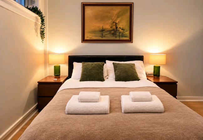 Tastefully furnished 2 bedroom flat Main Photo