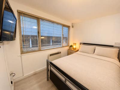 Ensuite Large Studio Flat in South Ken SW7  Main Photo