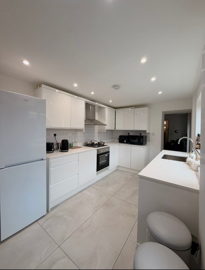 Brand new 5 bed, 5 en-suite house  Main Photo