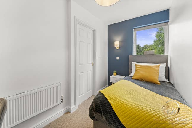 Simplistic Elegant Ensuite Rooms in Crabtree PE4 Main Photo