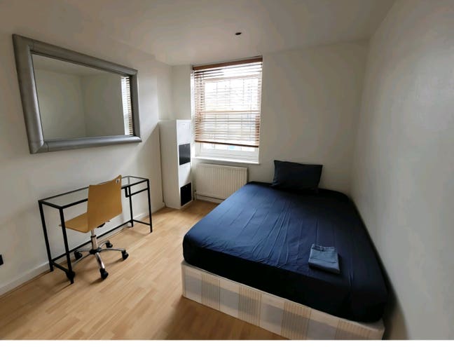 Bright furnished double room for rent Main Photo
