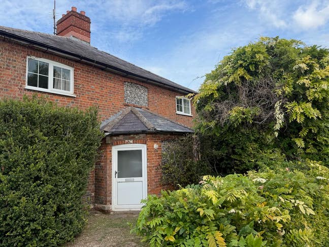 Rooms to rent in detatched cottage in country Main Photo