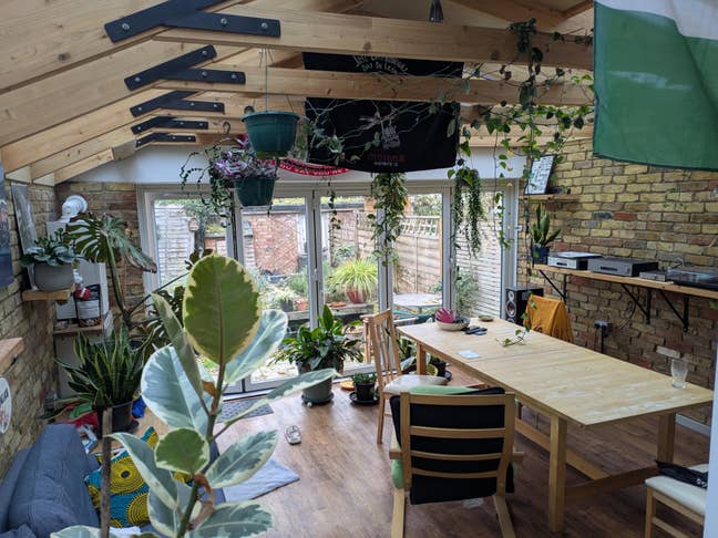 Double room in single occupancy large house Main Photo