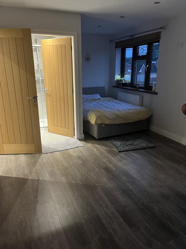 Modern En-Suite Room | Stanlow & Cheshire Oaks Main Photo