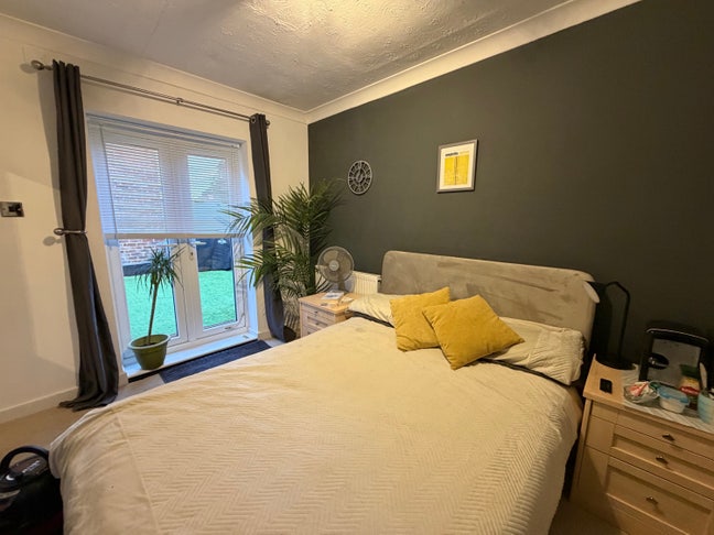 Spare furnished double room to rent  Main Photo