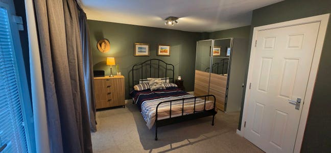 Large double bedroom in shared house  Main Photo