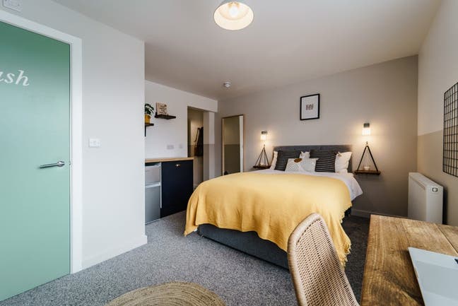 ** NEW Modern Luxury En Suite - No Bills To Pay! Main Photo