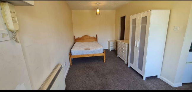 Modern All-Inclusive Studio Flat in Harlington  Main Photo