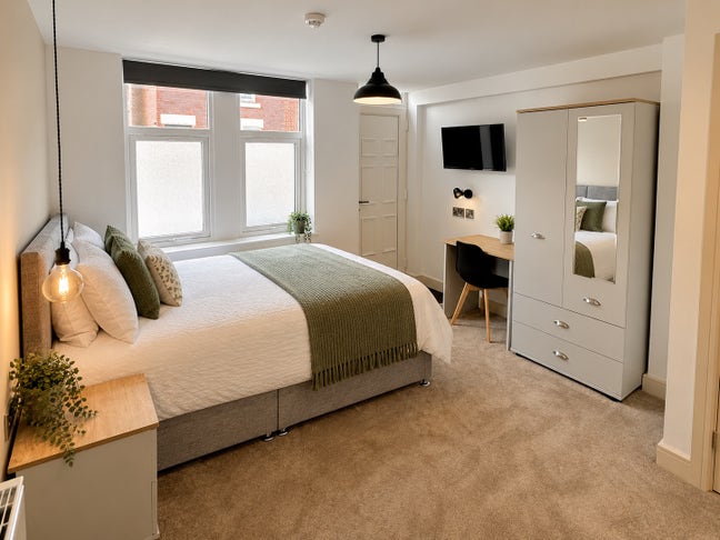 &pound;495 en-suite room! Main Photo