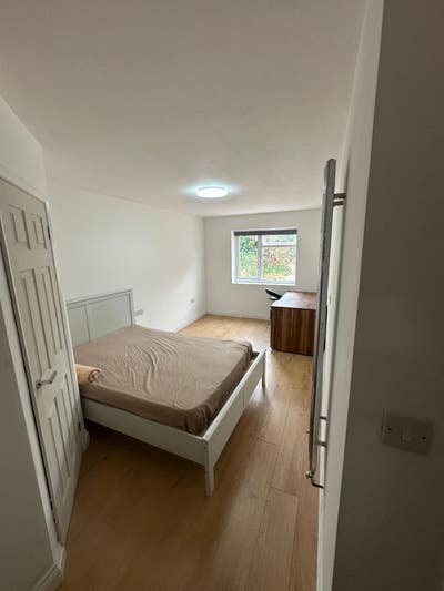 En-Suite Room Is Available In - LE2 7QA Main Photo