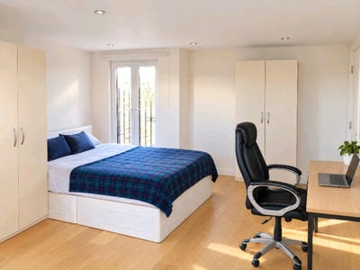 Newly decorated spacious room  Main Photo