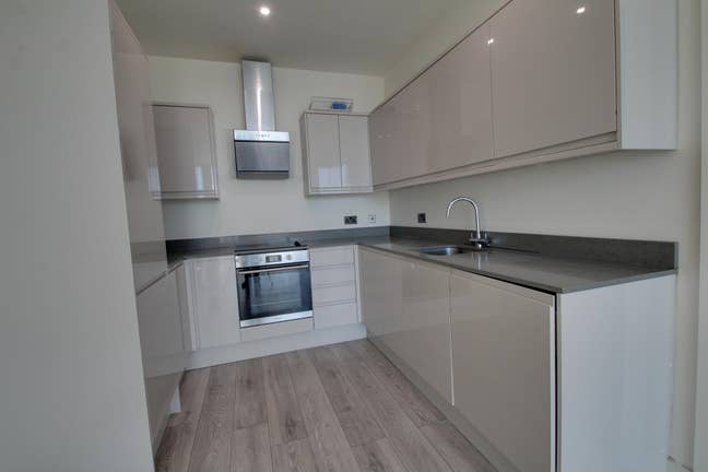 1 Bedroom Flat to rent in Slough - SL1 3TN Main Photo