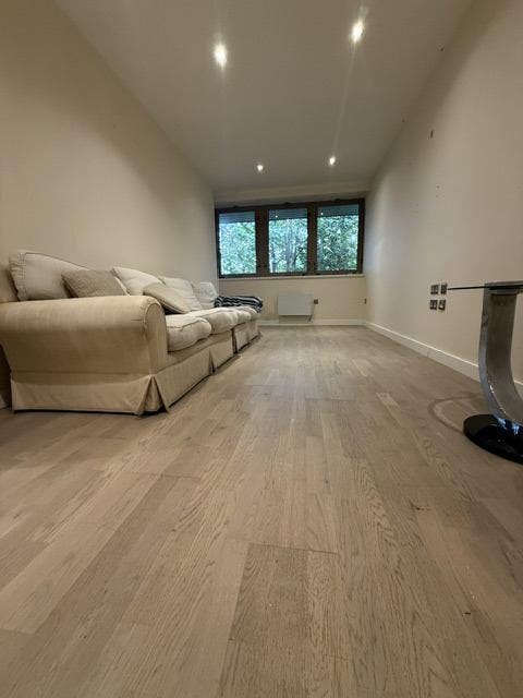1 bedroom Apartment to Rent in Leatherhead Main Photo