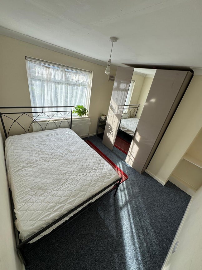 Large Bright Double Room in Cambridge  Main Photo