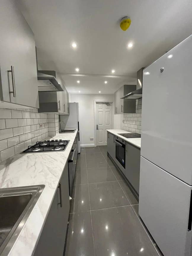 6 Bed House for Students in Acton Main Photo
