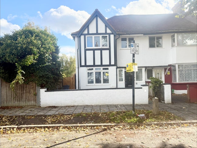 Single Room Available Next to Acton Town Station Main Photo