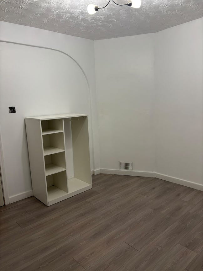 Lower ground room Main Photo