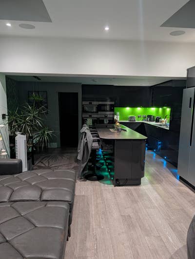 Beautiful modern home Main Photo