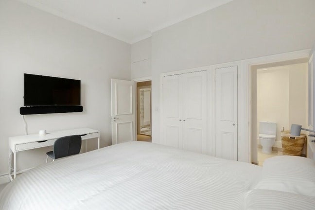 Fabulous 2 double bedroom Kensington  Main Photo
