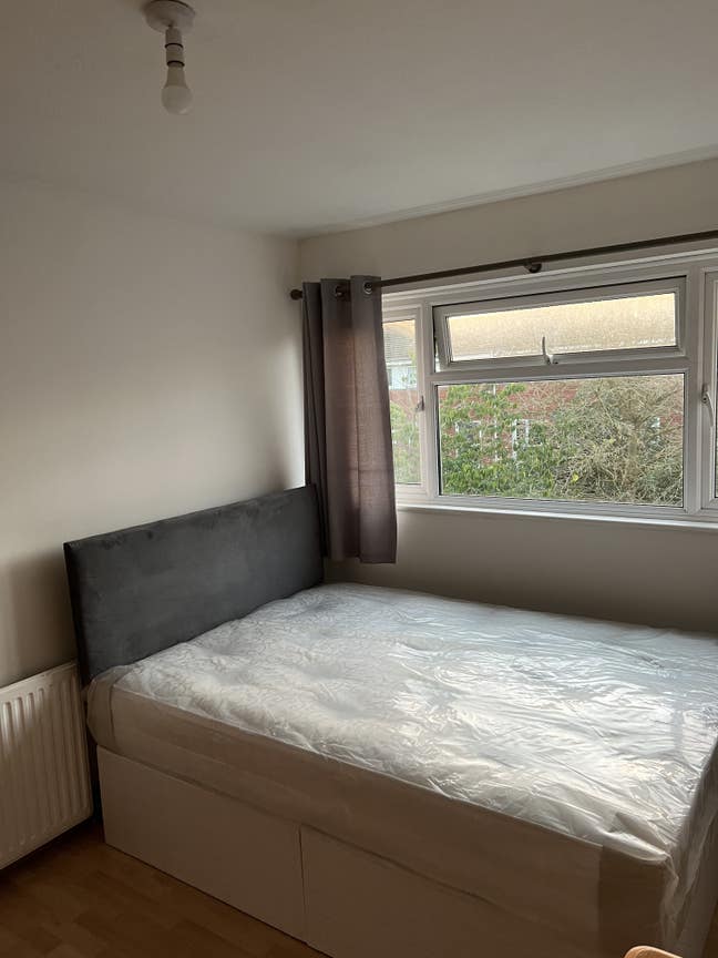 Bracknell Double Room Main Photo