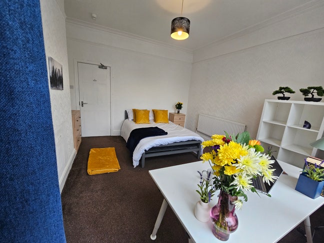 Stunning Spacious Double Room inc. WiFi/Bills! Main Photo