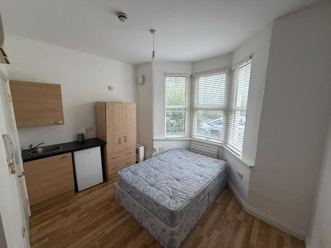 DSS - Studio Flat Available in Tottenham N15 Main Photo