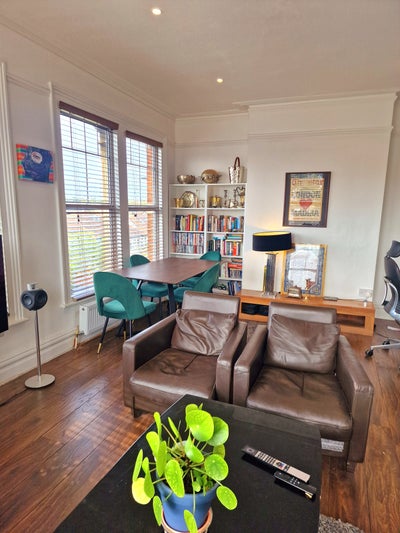 Large self contained flat with shared kitchen  Main Photo