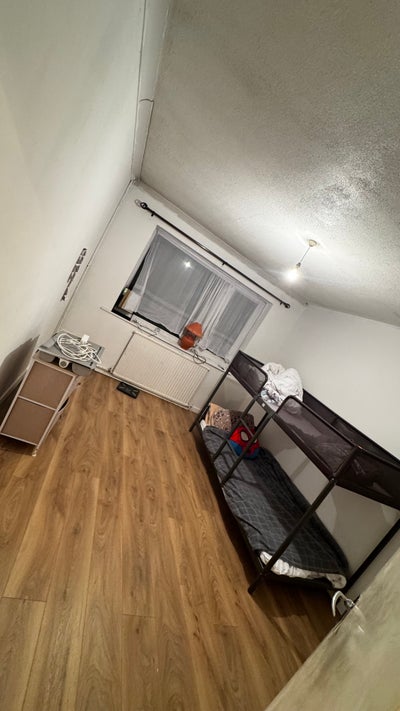 Spacious detached bungalow  Main Photo