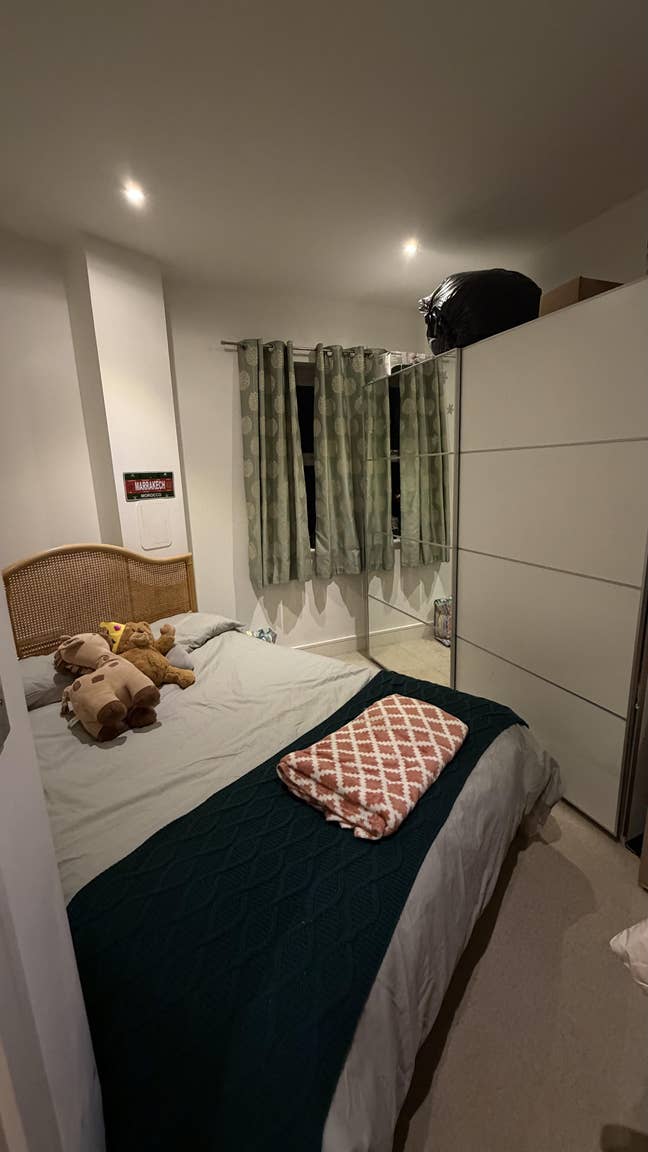 Bright Double Room with Private Bathroom  Main Photo