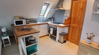 Fully self-contained small flat for one.  Main Photo