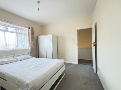 Big Double Room in Belvedere, Near Station Main Photo