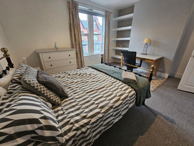 Newly Refurbished House not far from City Centre Main Photo