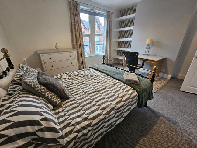 Newly Refurbished House not far from City Centre Main Photo
