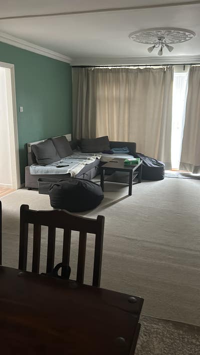 2 Rooms Available to Rent in a Friendly Home Main Photo