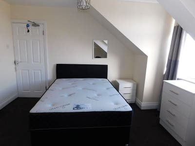 Room in Shared Accommodation-All Bills Included Main Photo