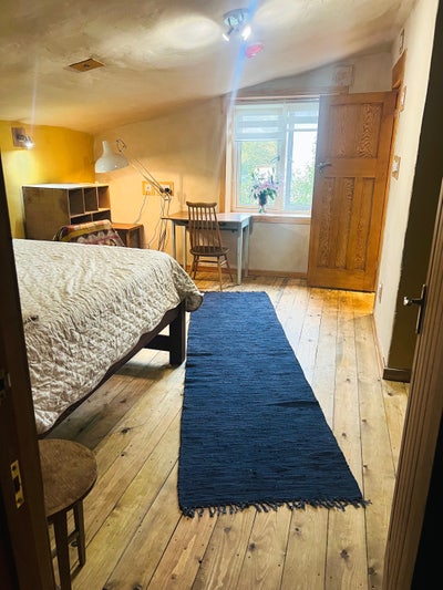 Double on suite in professional eco house share Main Photo