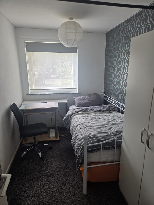 Single Room to Rent in Knighton Main Photo