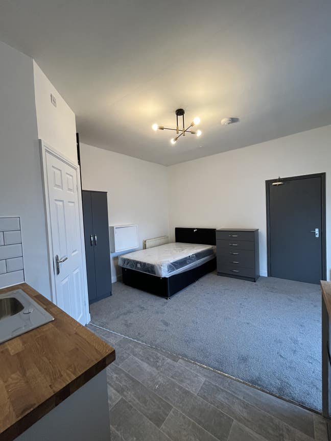 Double Studio Room with ensuite, DY8  Main Photo